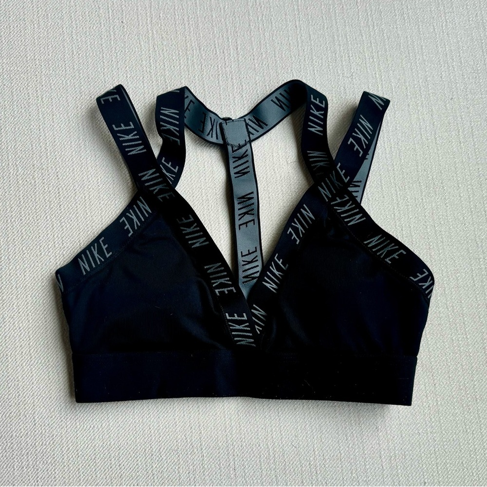 Nike sports bra size small